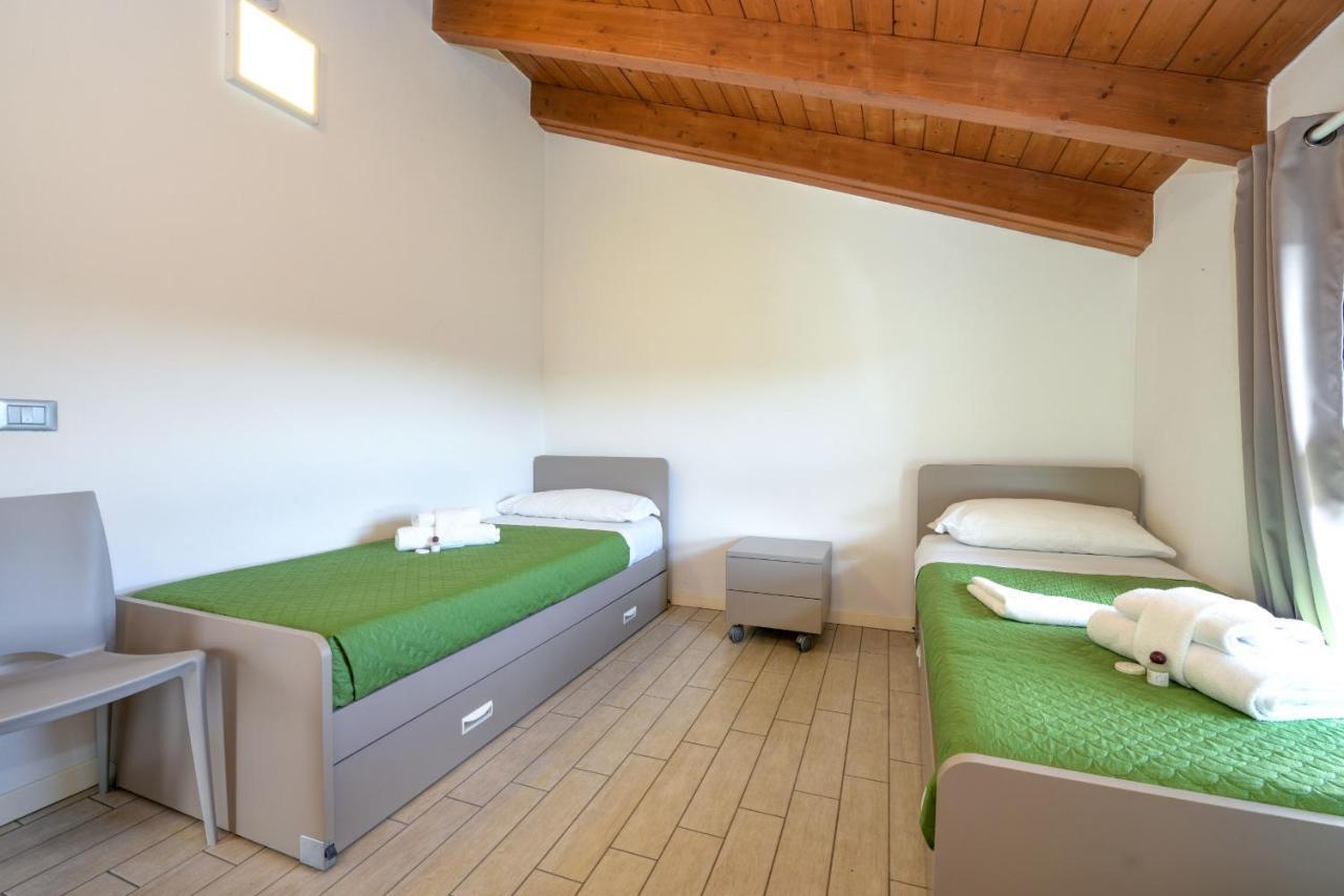 Borgo Gasparina Family Apartments Кастельнуово-дель-Гарда Экстерьер фото