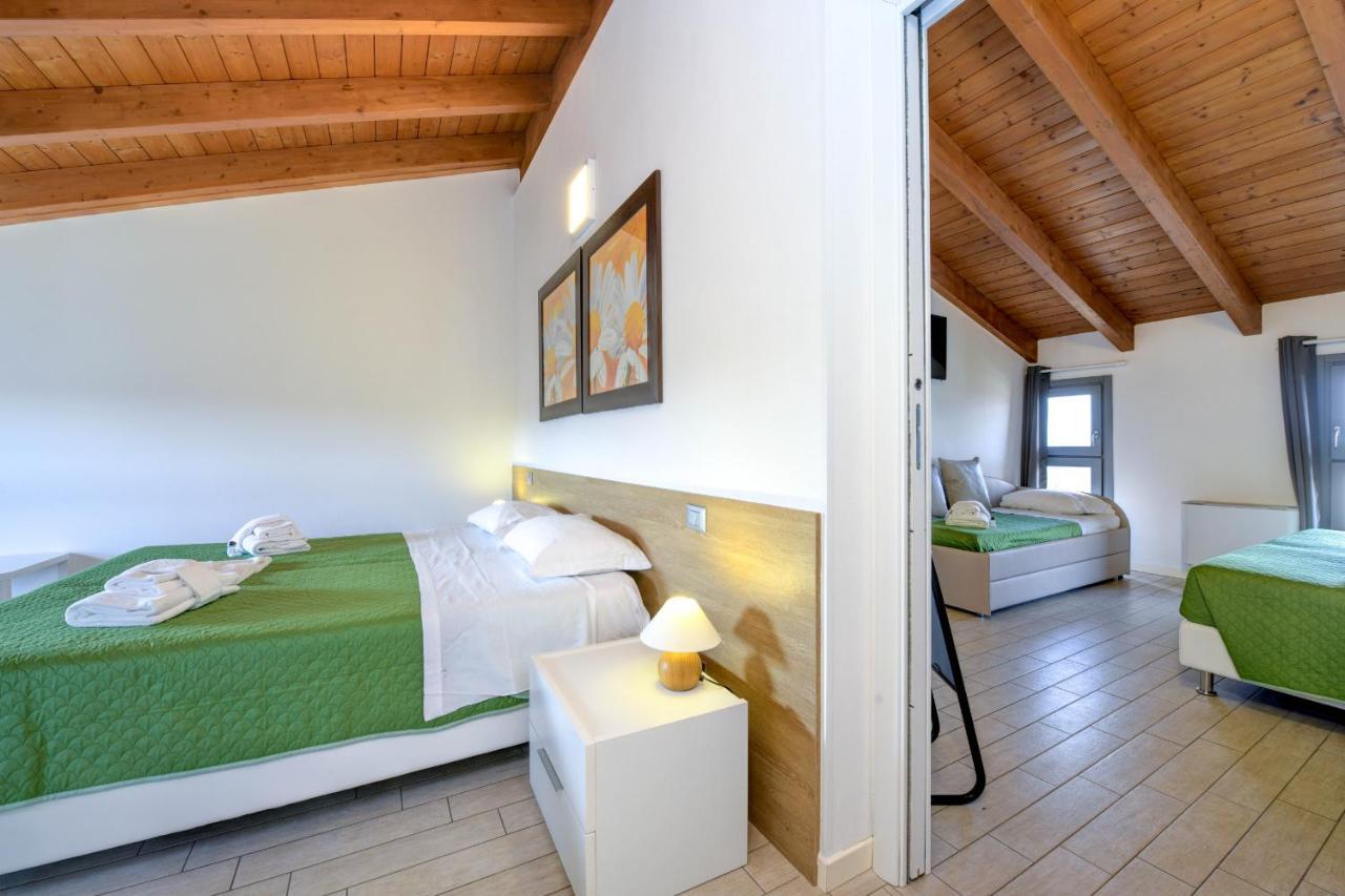 Borgo Gasparina Family Apartments Кастельнуово-дель-Гарда Экстерьер фото