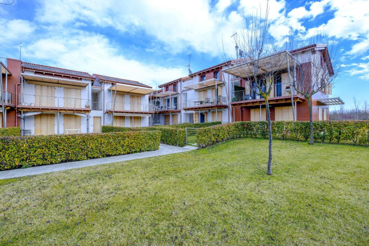 Borgo Gasparina Family Apartments Кастельнуово-дель-Гарда Экстерьер фото