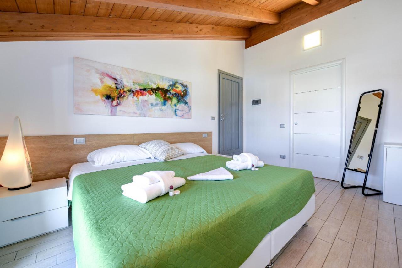 Borgo Gasparina Family Apartments Кастельнуово-дель-Гарда Экстерьер фото