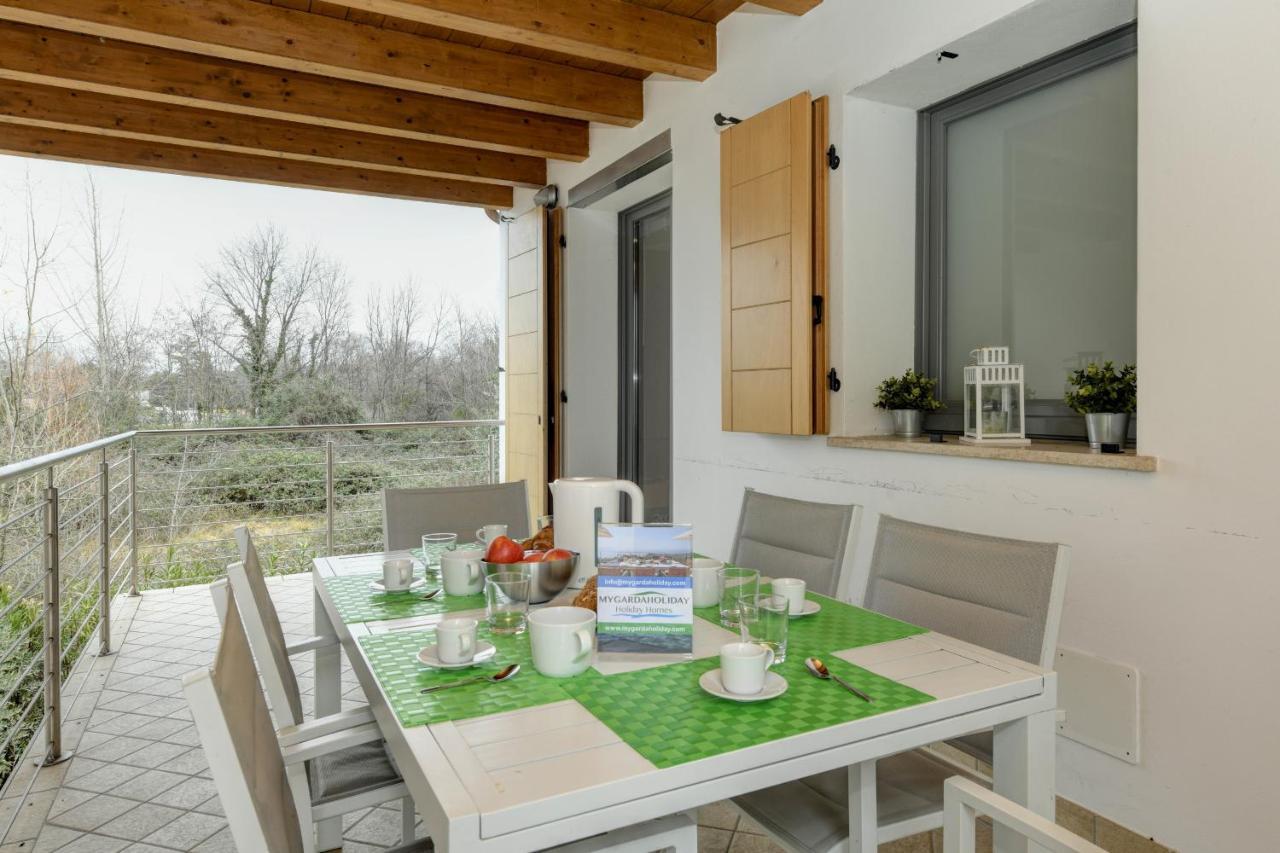 Borgo Gasparina Family Apartments Кастельнуово-дель-Гарда Экстерьер фото