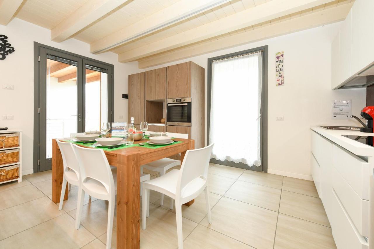 Borgo Gasparina Family Apartments Кастельнуово-дель-Гарда Экстерьер фото