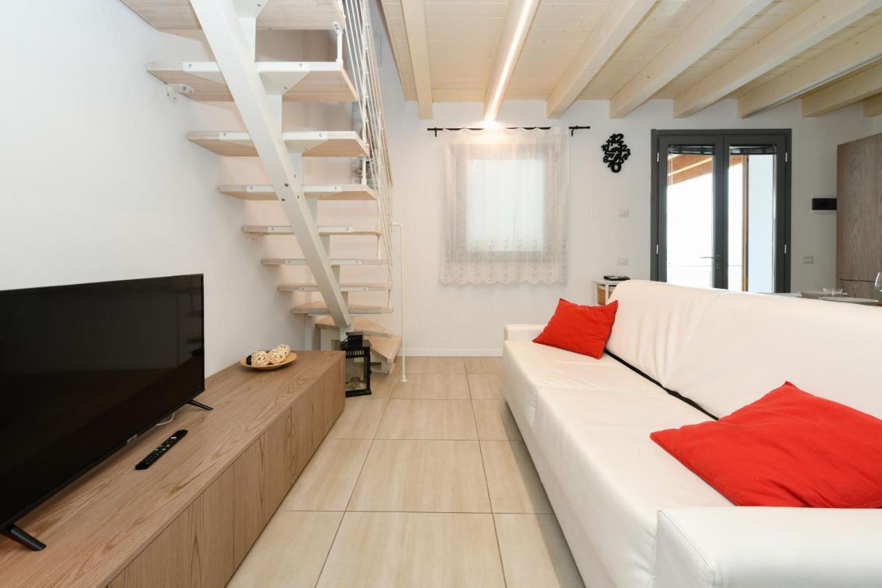 Borgo Gasparina Family Apartments Кастельнуово-дель-Гарда Экстерьер фото